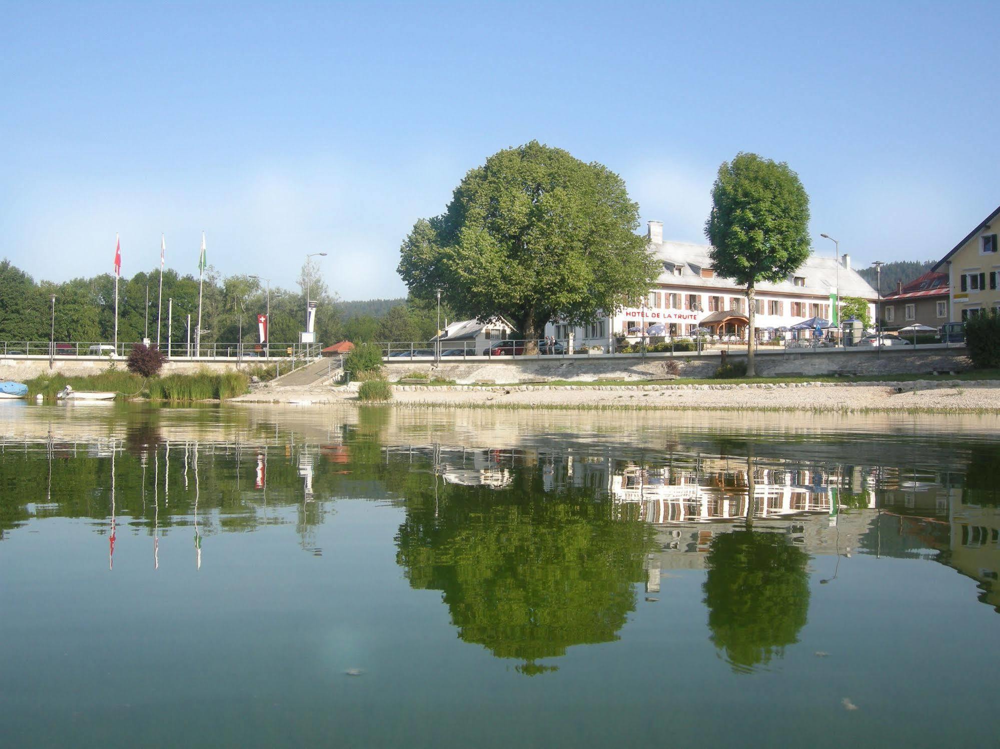 Hotel De La Truite & Spa Le Petit Nautilus Le Pont Exterior photo